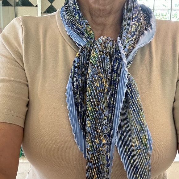 Hermes plissé silk cerulean blue scarf - Picture 6 of 8
